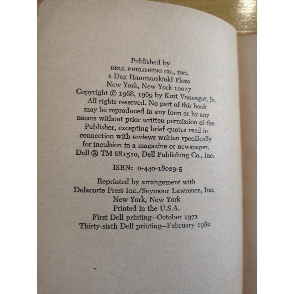 Slaughterhouse-Five - Kurt Vonnegut -‎ Dell Paperback Book 1974 Print Sci Fi